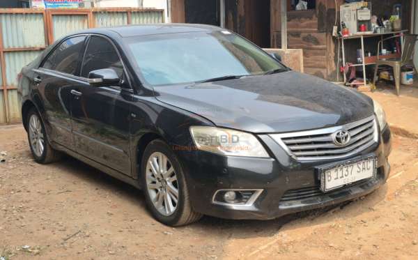 TOYOTA CAMRY V