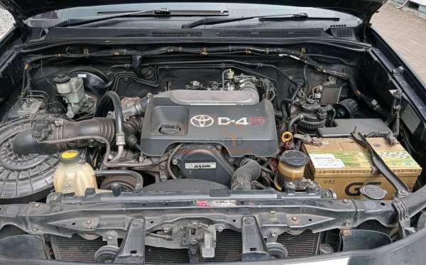 TOYOTA FORTUNER G 2.5
