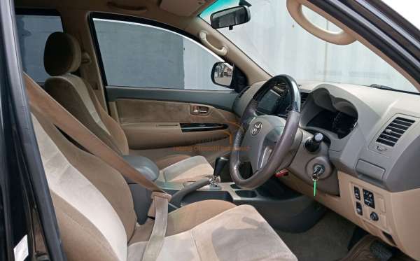 TOYOTA FORTUNER G 2.5