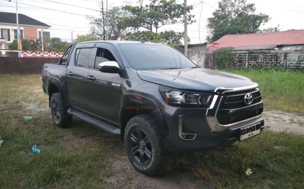 TOYOTA HILUX