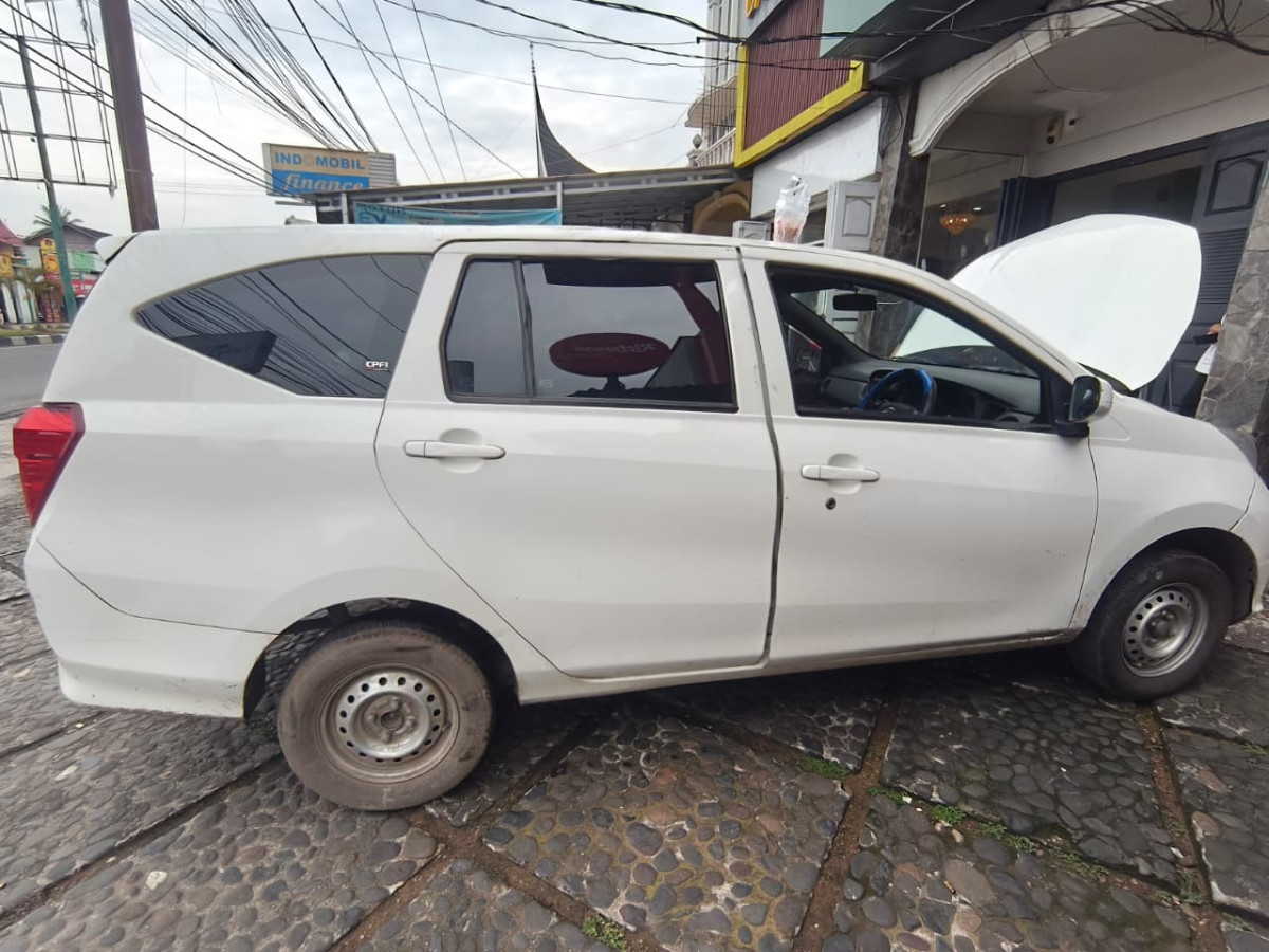 DAIHATSU  SIGRA  D