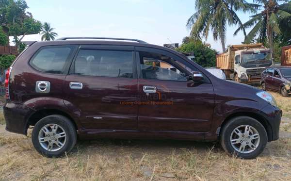 DAIHATSU  XENIA