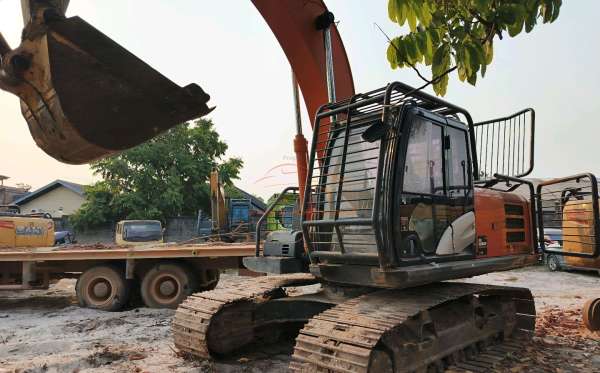 HITACHI ZX 210F-5G