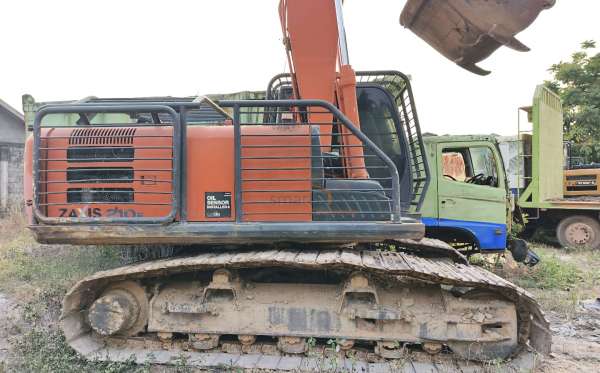 HITACHI ZX 210F-5G