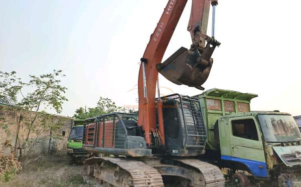 HITACHI ZX 210F-5G