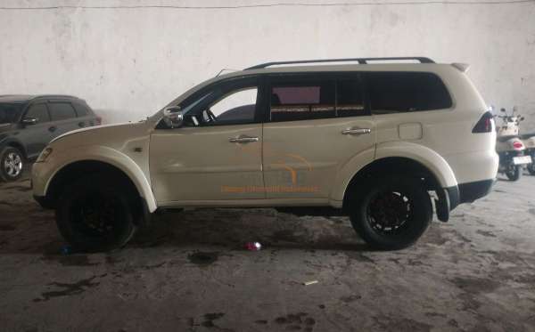 MITSUBISHI PAJERO SPORT 2.5 D EXCEED (4X2)