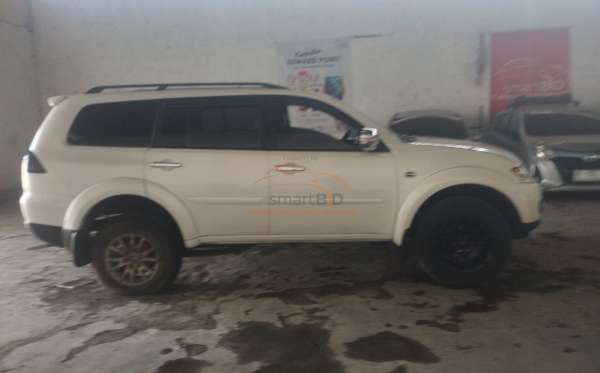 MITSUBISHI PAJERO SPORT 2.5 D EXCEED (4X2)