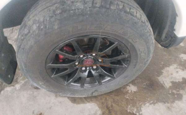 MITSUBISHI PAJERO SPORT 2.5 D EXCEED (4X2)