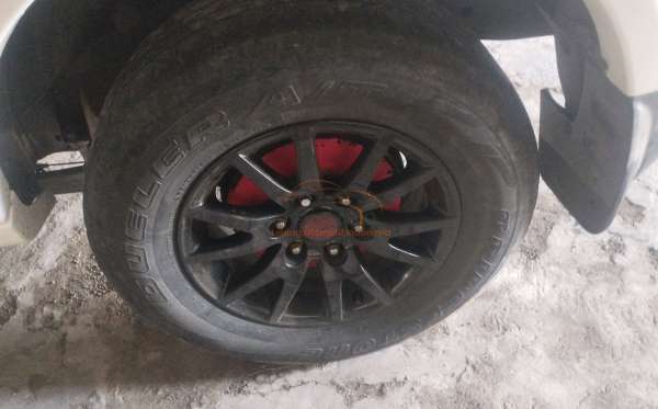 MITSUBISHI PAJERO SPORT 2.5 D EXCEED (4X2)