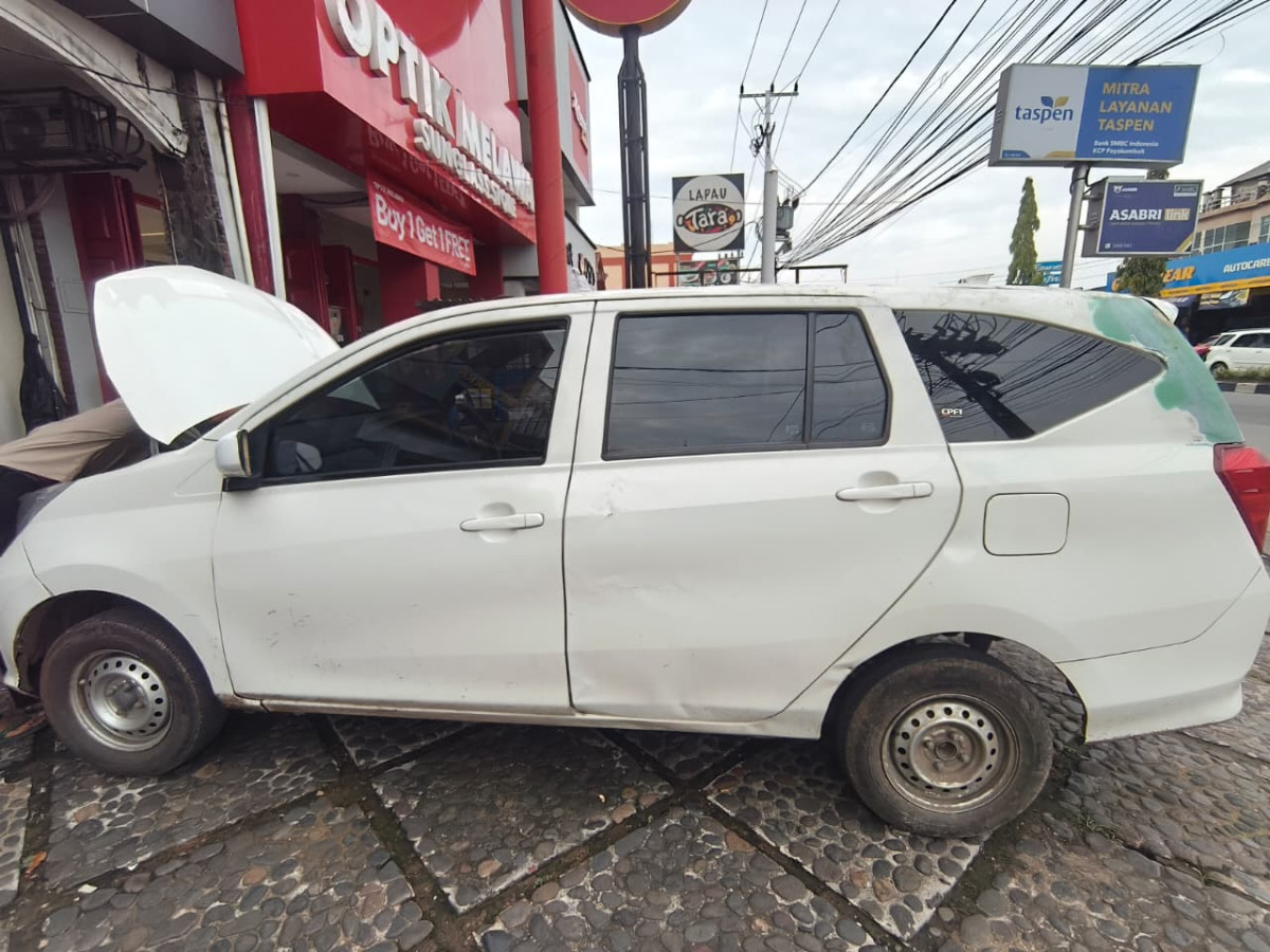 DAIHATSU  SIGRA  D
