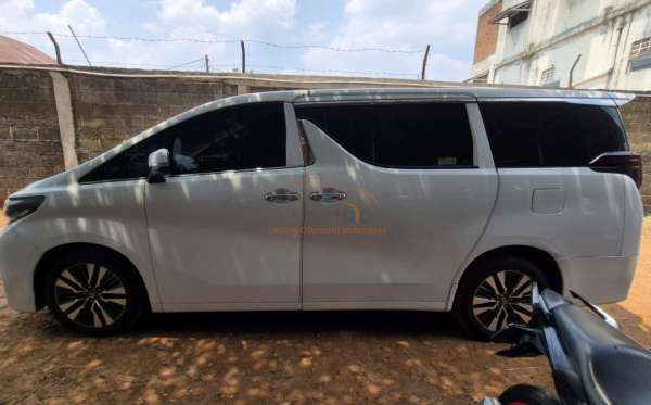 TOYOTA ALPHARD 2.5 X