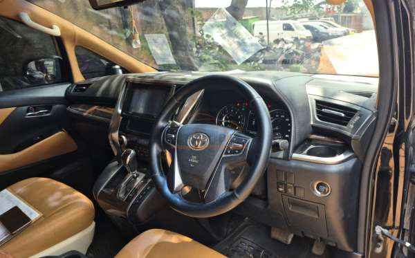 TOYOTA ALPHARD 2.5 X