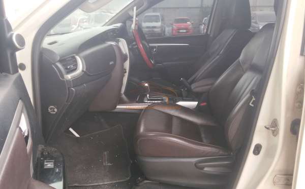 TOYOTA FORTUNER 2.4 VRZ