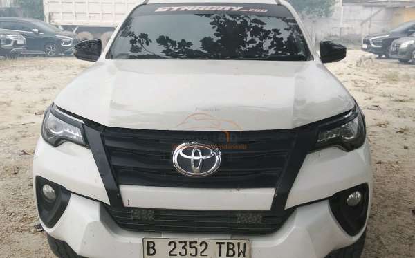 TOYOTA FORTUNER 2.4 VRZ