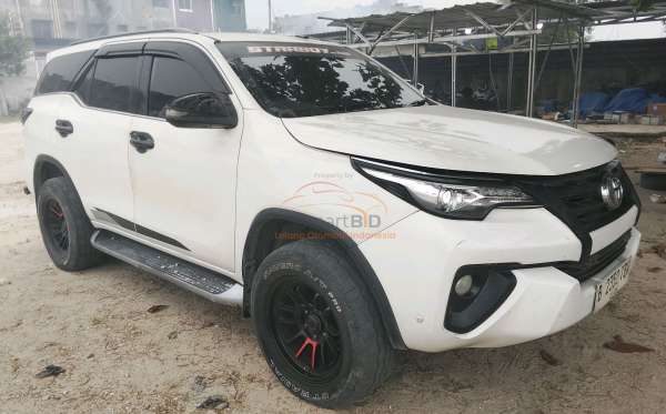 TOYOTA FORTUNER 2.4 VRZ