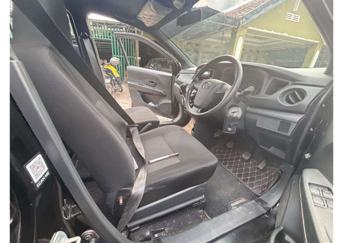 DAIHATSU  SIGRA  D