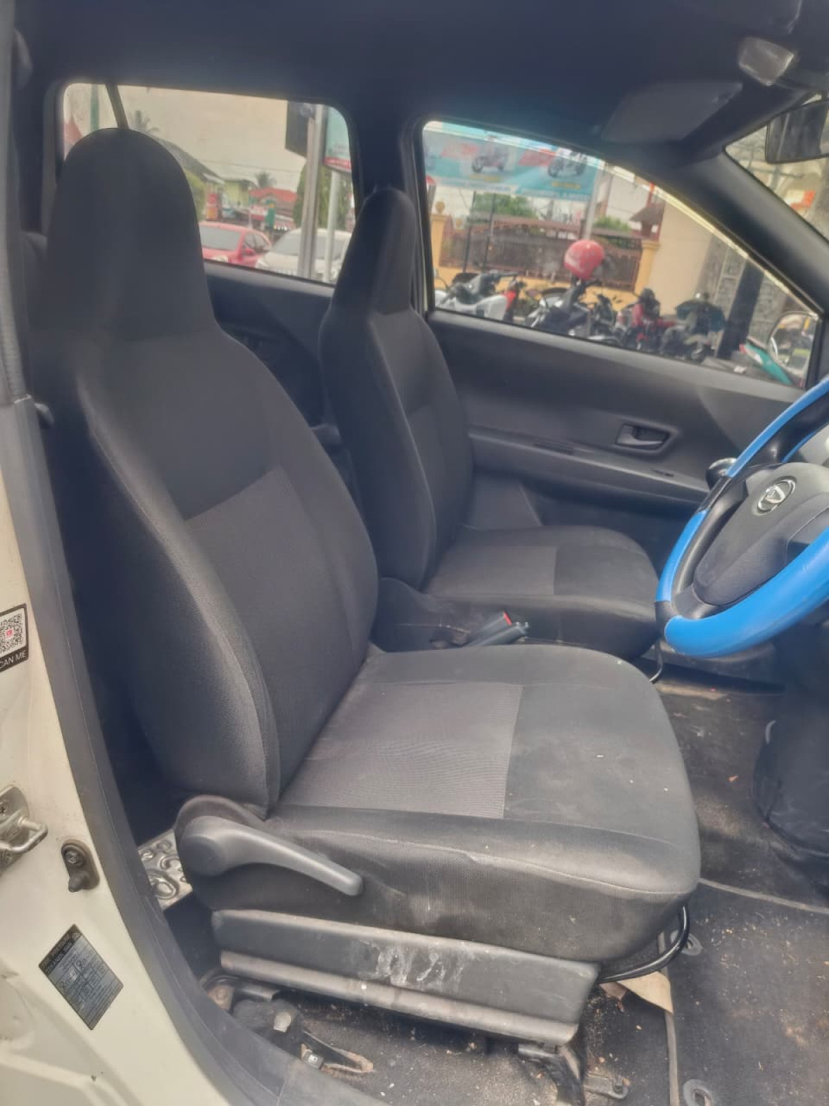 DAIHATSU  SIGRA  D