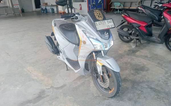 YAMAHA LEXI