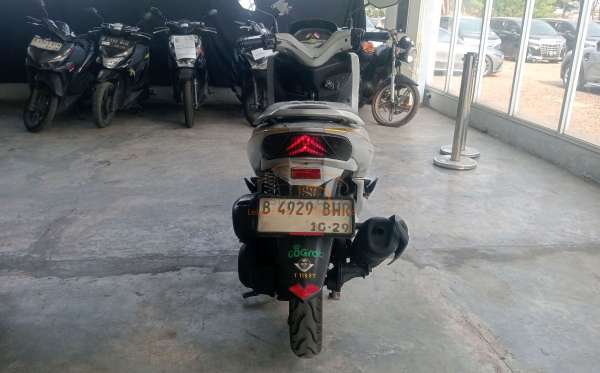 YAMAHA LEXI