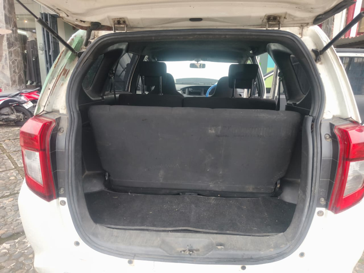 DAIHATSU  SIGRA  D