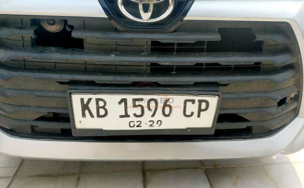 TOYOTA AVANZA 1.3 E