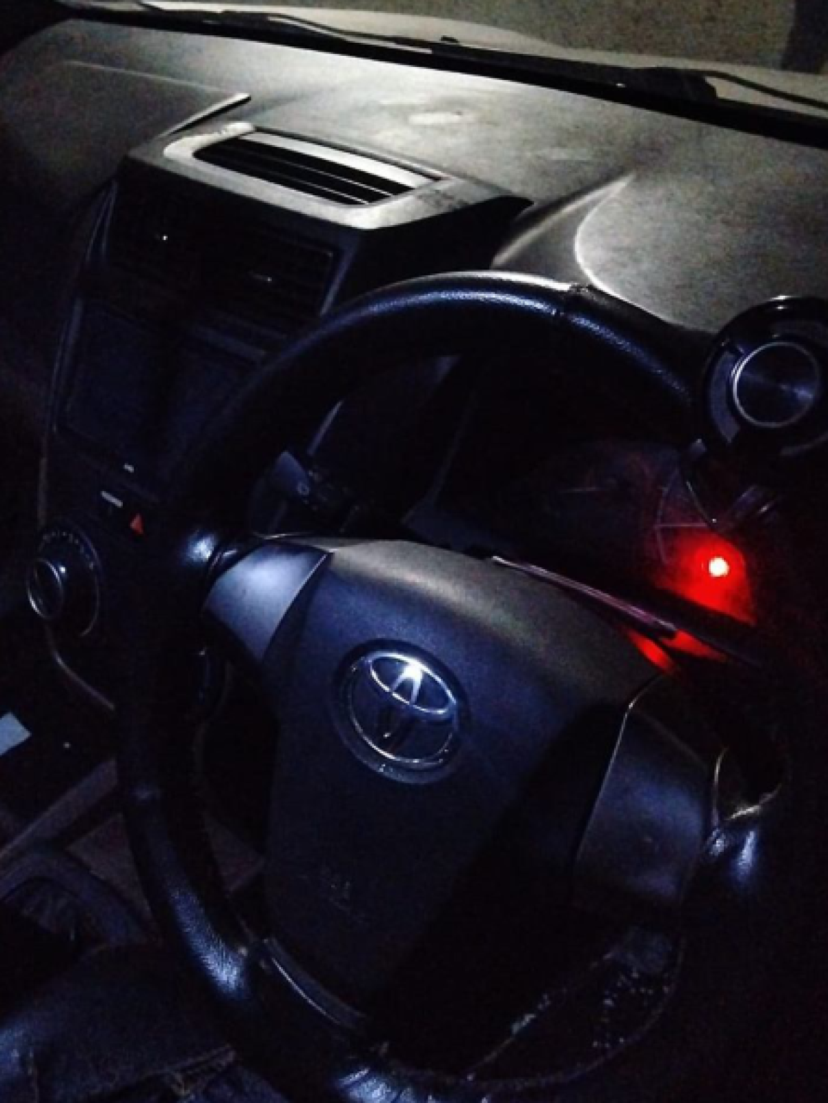 TOYOTA  AVANZA  1.3 E