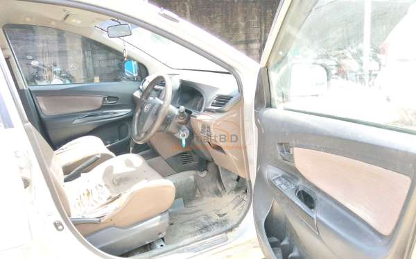 DAIHATSU XENIA R