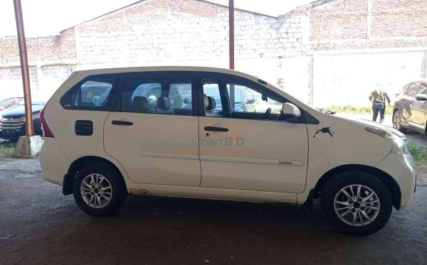 DAIHATSU XENIA