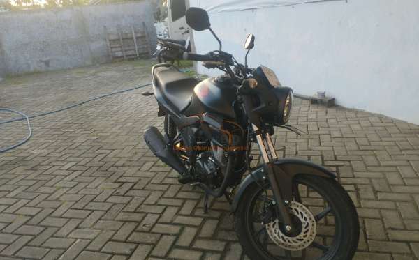 HONDA CB 150 Verza