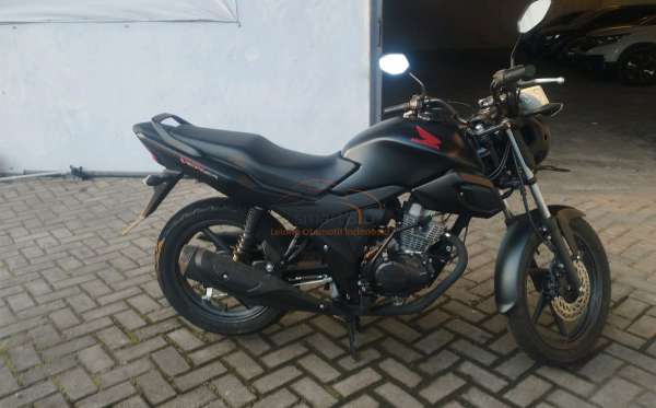 HONDA CB 150 Verza