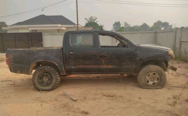 TOYOTA HILUX