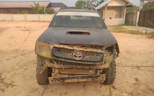TOYOTA HILUX