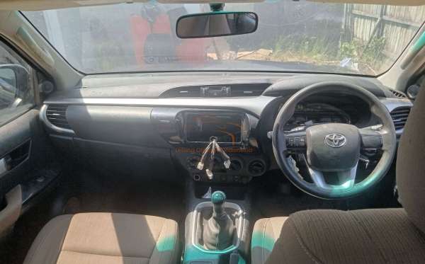 TOYOTA HILUX 2.4G DC 4X4