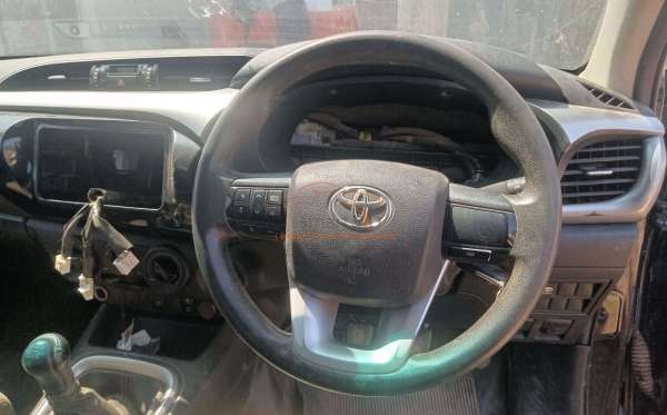 TOYOTA HILUX 2.4G DC 4X4