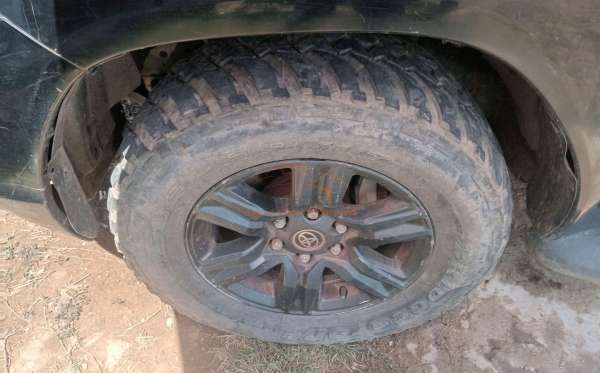 TOYOTA HILUX 2.4G DC 4X4