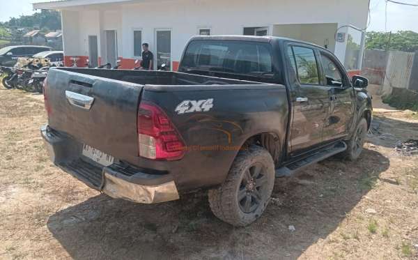 TOYOTA HILUX 2.4G DC 4X4