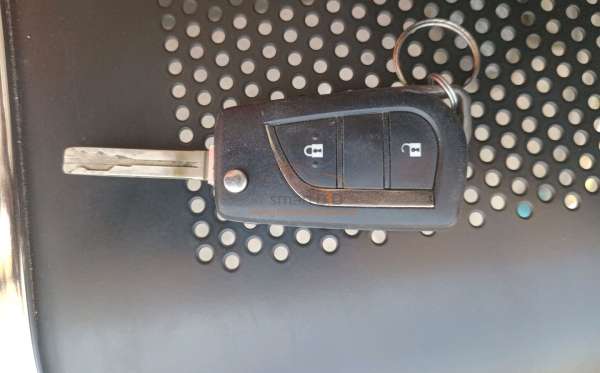 TOYOTA HILUX 2.4G DC 4X4