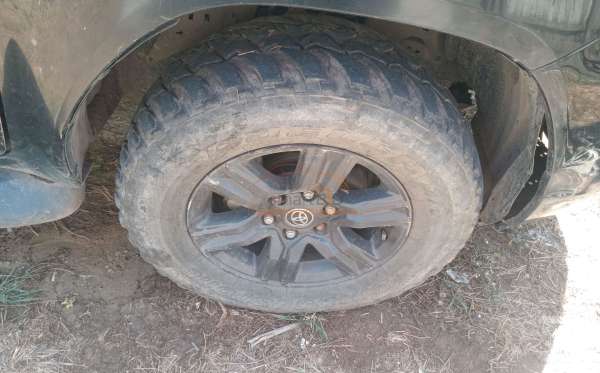 TOYOTA HILUX 2.4G DC 4X4