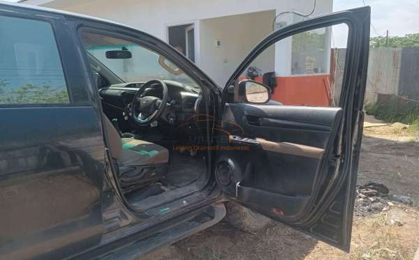TOYOTA HILUX 2.4G DC 4X4
