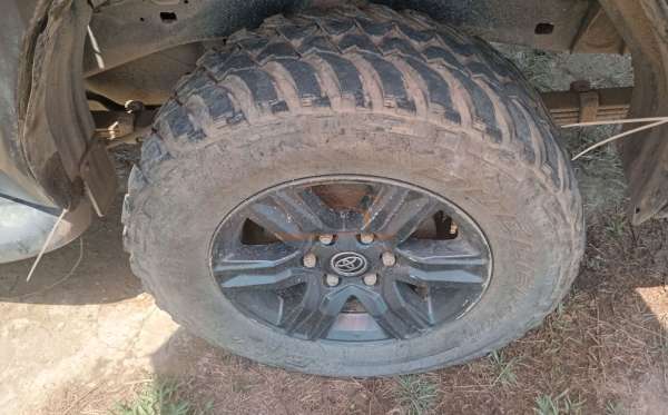 TOYOTA HILUX 2.4G DC 4X4