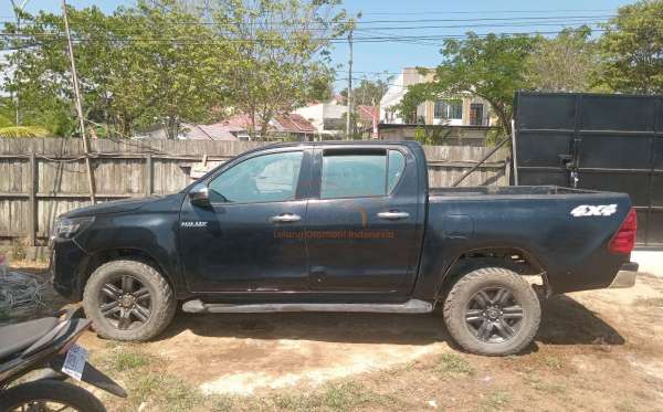 TOYOTA HILUX 2.4G DC 4X4