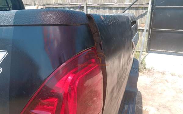 TOYOTA HILUX 2.4G DC 4X4