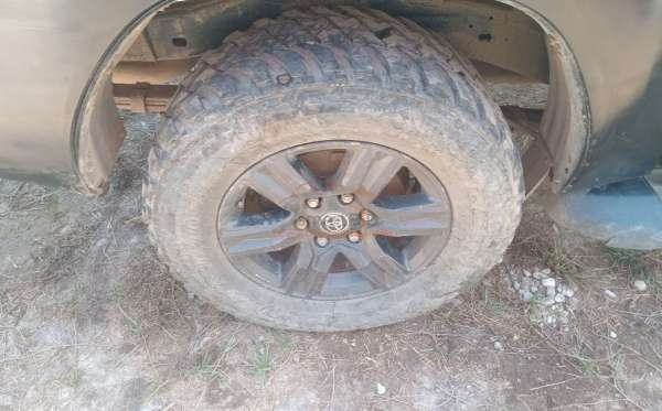TOYOTA HILUX 2.4G DC 4X4