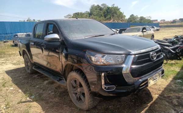 TOYOTA HILUX 2.4G DC 4X4