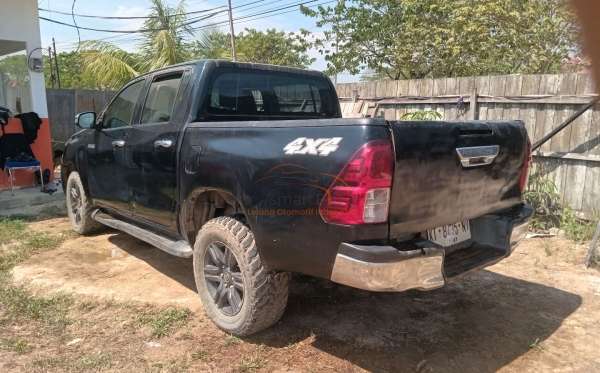 TOYOTA HILUX 2.4G DC 4X4