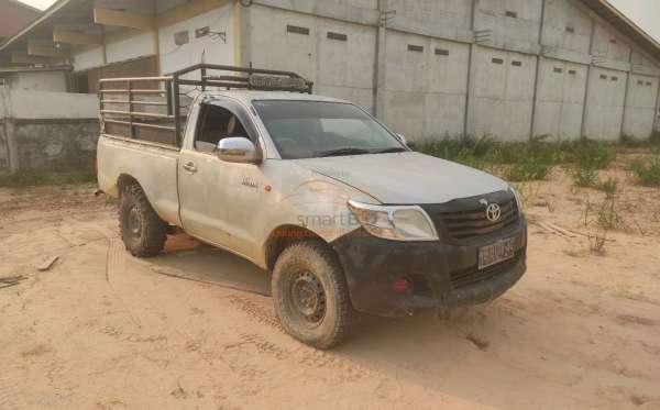 TOYOTA HILUX