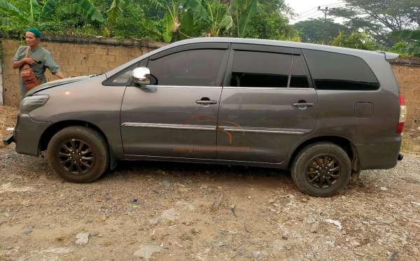 TOYOTA INNOVA G