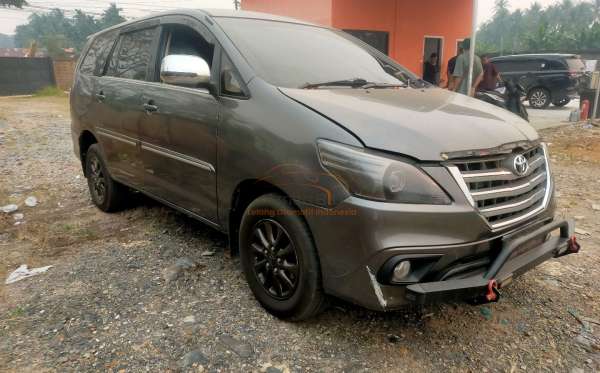 TOYOTA INNOVA G
