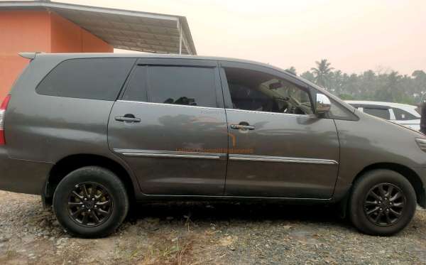 TOYOTA INNOVA G