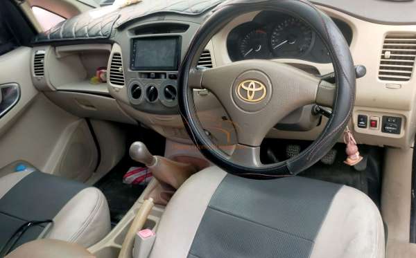 TOYOTA INNOVA G